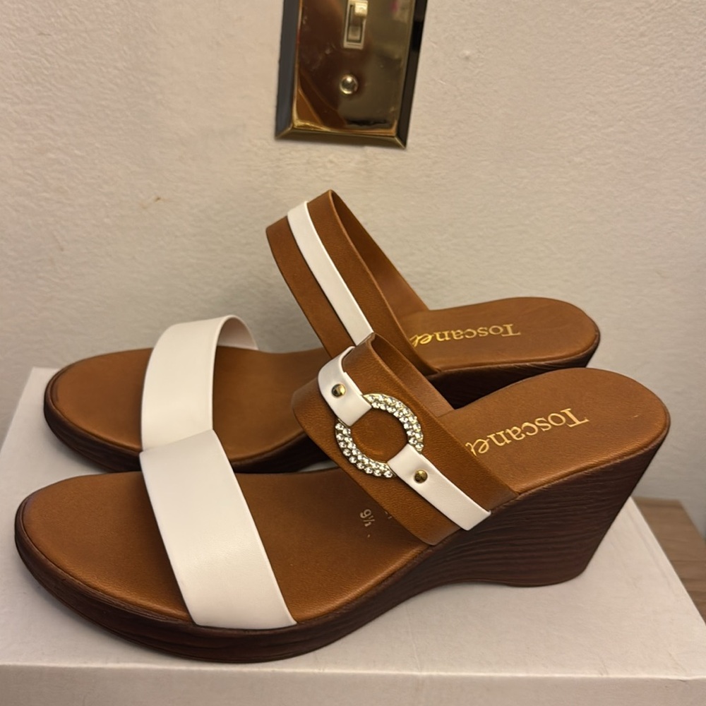 NIB Toscanella wedge sandals size 9.5. - Picture 4 of 5
